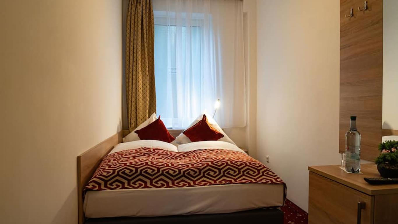 Hotel Mona